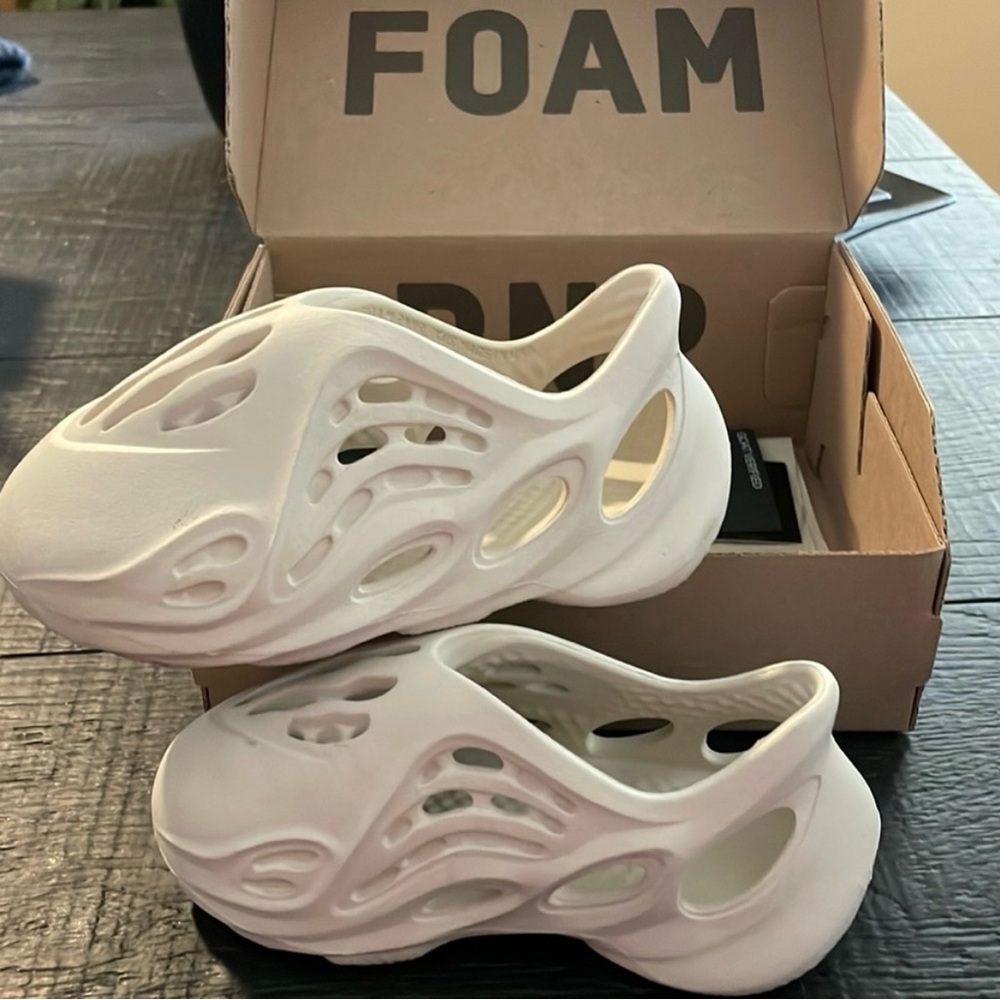 Yeezy foam runners 8c toddler